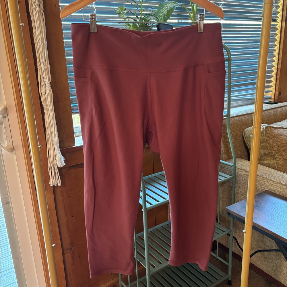 Cropped athletic leggings